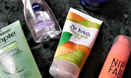4 EASY SKINCARE ACTIONS FOR BREAKOUT REDUCTION