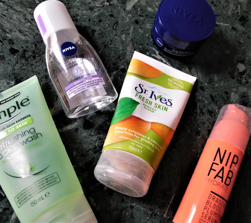 4 EASY SKINCARE ACTIONS FOR BREAKOUT REDUCTION